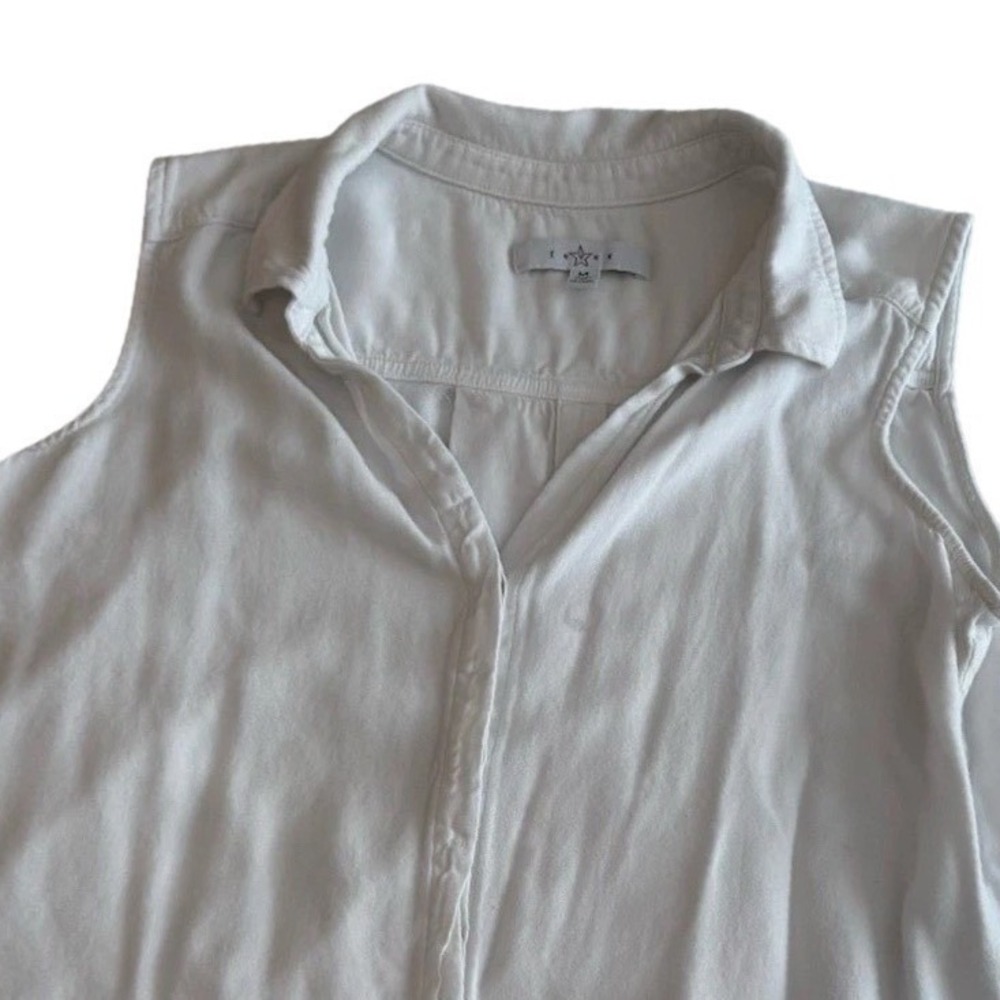 Fever Women's Size Medium White Sleeveless Button Up Point Collar Top